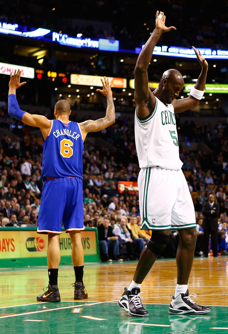 Illustration for article titled I Can't Stop Looking At This Picture Of Tyson Chandler's Tiny-Ass Legs